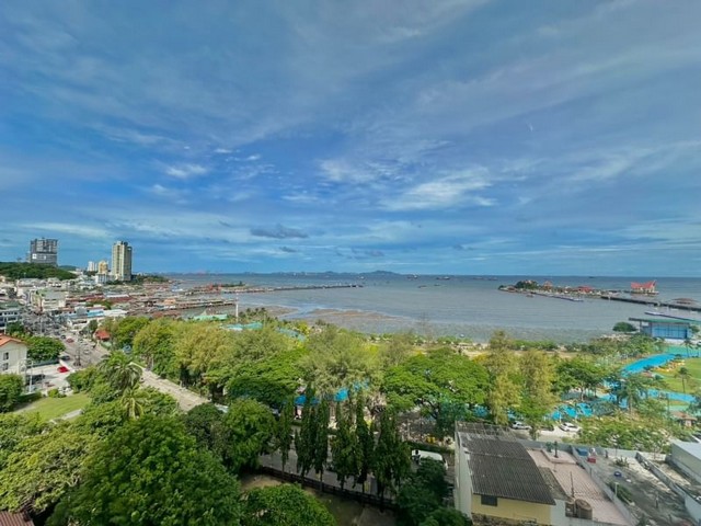 TEL :088-559 5199 คุณเอLine: https://line.me/ti/p/C0eGe0whLXขายคอนโด ลัดดาพลัส ห้องเปล่าทำเลดี ใจกลางศรีราชาตึก A วิวทะเลขาย 3.95 ล้านบาทค่าโอน 50/50ห้องขนาด 48.21 ตรม.1 ห้องนอน 1 ห้องน้ำ1 ห้องครัว1 ที่จอดรถสถานที่ใกล้เคียง- ใกล้ห้าง Atara mall-Maxvalue -Robinson Sriracha - รพ.พญาไท- รพ.สมิติเวช -Central Sriracha- สวนสาธารณะเกาะลอย- ตลาด และศูนย์ราชการสิ่งอำนวยความสะดวก: - ฟิตเนส- สระว่ายน้ำ - ระบบรักษาความปลอดภัย 24 ชั่วโมง - กล้องวงจรปิดเข้าออกด