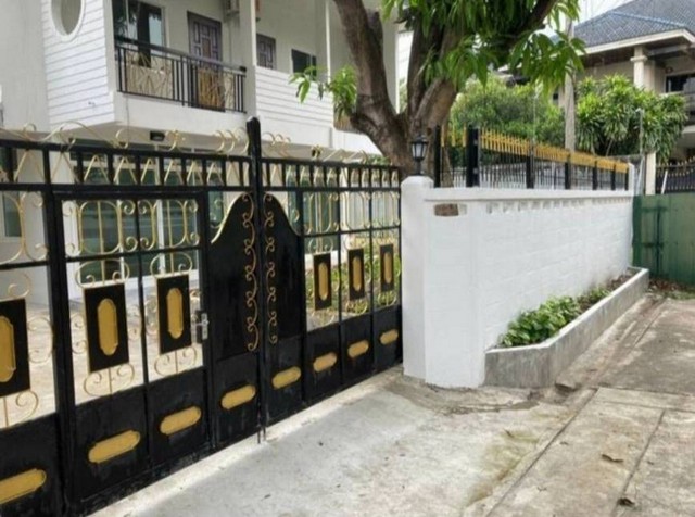 HR1040 ให้เช่า บ้านเดี่ยว ซอยปรีดีพนมยงค์ 14 เหมาะพักอาศัยและทำสำนักงานได้ติดต่อ : คุณหญิงโทร : 064-345-9870Line : 0643459870 /คลิกที่นี่  https://line.me/ti/p/Xogs_U3_3SHR1040 ให้เช่า บ้านเดี่ยว ซอยปรีดีพนมยงค์ 14 พักอาศัยและทำสำนักงานได้พื้นที่ 73 ตรว. 3 นอน 3 น้ำ  2 ชั้น จอดรถได้ 3 คัน บ้านเปล่าไม่มีเฟอร์นิเจอร์ บ้านนี้ดี ทำกิจการรุ่งเรือง ขอคู่สัญญาเช่าเป็นคนไทยค่ะ บ้านพร้อมอยู่ราคาเช่า 40,000 บาท / เดือน***สัญญาขั�