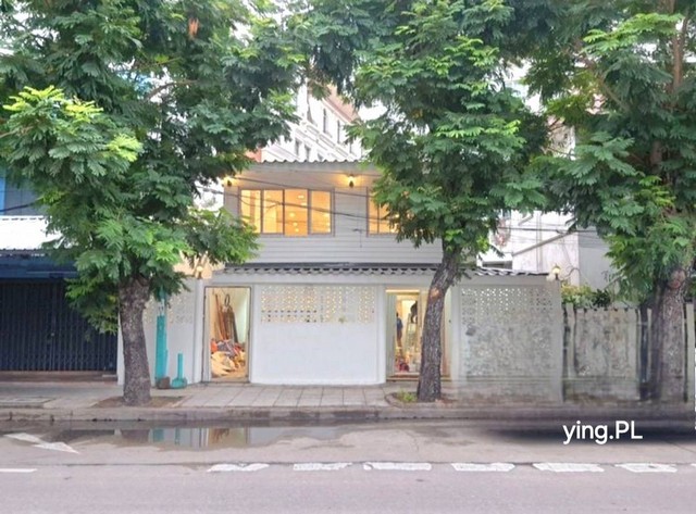 HR1036 ให้เช่าบ้านเดี่ยว ติดถนนนนทรี ใกล้เซ็นทรัลพระราม 3 รีโนเวทใหม่ เหมาะทำธุรกิจ สอบถารายละเอียดเพิ่มเติม ติดต่อ : คุณหญิงโทร :  064-345-9870Line : 0643459870 /คลิกที่นี่  https://line.me/ti/p/Xogs_U3_3SPL. Real Estate BrokerHR1036 ให้เช่าบ้านเดี่ยว ติดถนนนนทรี ยานนาวา รีโนเวทใหม่ เหมาะทำธุรกิจและพักอาศัยพื้นที่ 25 ตารางวา 2 นอน  2 น้ำ 2ชั้น รีโนเวทใหม่ทั้งหลัง บ้านเปล่าหน้ากว้าง 9 เมตร ลึก 11 เมตร ชั้นที่ 1 กั้นห้อง 3 ห้อง 1ห้