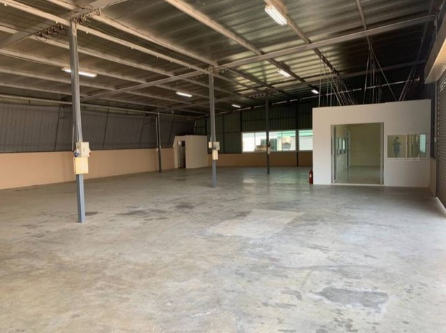 WR1020 ให้เช่า โกดังเก็บสินค้า หนองรี ตัวเมืองชลบุรี รถใหญ่เข้า-ออกได้สอบถารายละเอียดเพิ่มเติม ติดต่อ : คุณหญิงโทร : 064-345-9870Line : 0643459870 /คลิกที่นี่  https://line.me/ti/p/Xogs_U3_3SPL. Real Estate BrokerWR1020 ให้เช่า โกดังเก็บสินค้า ในตัวเมืองชลบุรี รถใหญ่เข้า-ออกได้พื้นที่ 372 ตารางเมตร 1 ออฟฟิศ 1 น้ำ ที่จอดรถจอดได้เยอะรอบบริเวณโกดังไฟ 3เฟส 100kva ประตูเหล็กม้วนไฟฟ้า รีโมทกว้าง 24 ตารางเมตร ลึก 15.50 ตารางเมตร ราคาเช่า 4