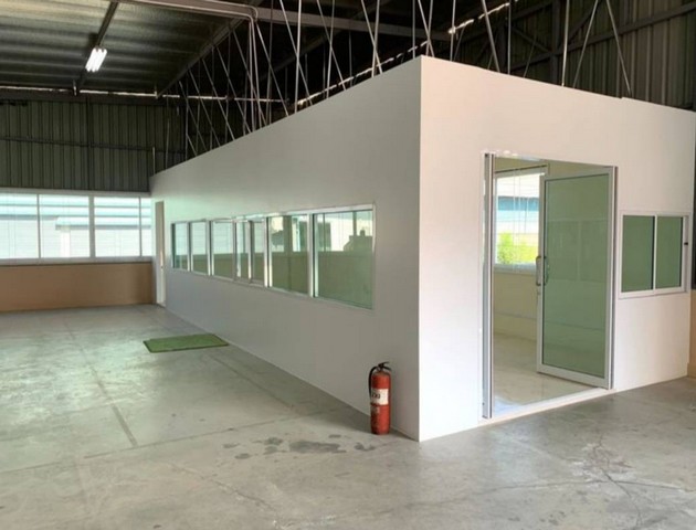 ต้องการให้เช่า โกดังเก็บสินค้า ตัวเมืองชลบุรี รถใหญ่เข้า-ออกได้ ใกล้มอเตอร์เวย์