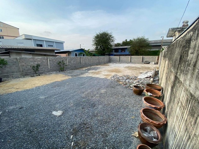 LSG72 ที่ดินเปล่า บางนา-ตราด กม.9  ขนาด 83 ตารางวา  ใกล้เมกาบางนา สนใจติดต่อ : คุณสราวุฒิ Tel. 0994108945 Line : ballwuth ขนาดแปลงที่ดิน 83.1 ตารางวา ถนนสาธารณะ กว้าง 12 เมตร น้ำไม่ท่วม ทำกำแพงล้อมสูง 2 เมตร สถานที่ใกล้เคียง-ใกล้บุญถาวรบางนา 500 เมตร-เมกาบางนา -มาเก็ตวิล่า บางนา -สนามบิน ท่าอากาศยานสุวรรณภูมิ -โรงพยาบาล พริ้น สุวรรณภูมิ , โรงพยาบาลจุฬารัตน์9 , โรงพยาบาลไทยนครินทร์-วัดสลุดราคา 6,000,000 