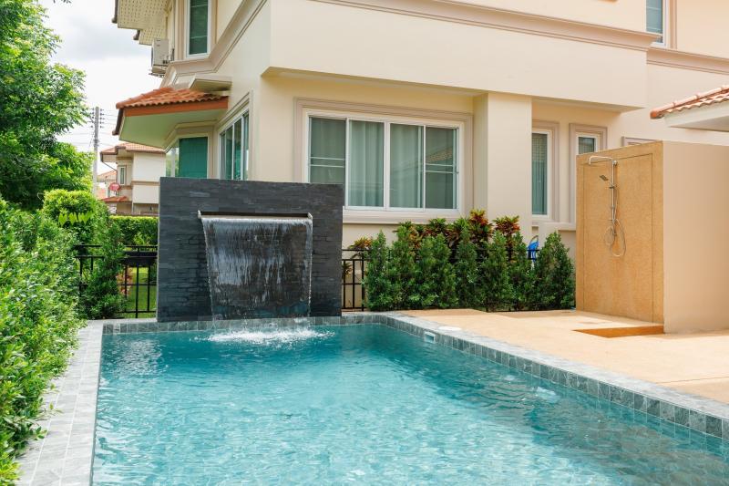 พูลวิลล่า สารภี ใกล้ตลาดเจริญๆ รร. ABS.,Unity ในหมู่บ้านดิโอเรียลทอล อำเภอเมืองเชียงใหม่