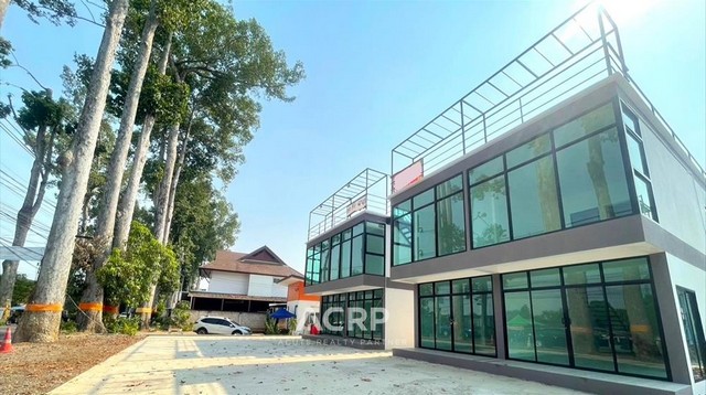 ขายอาคารพาณิชย์ 2 ชั้น อำเภอสารภี ติดถนนเชียงใหม่-ลำพูน แปลงมุม ขนาดที่ดิน 22.2 ตร.ว. พื้นที่ใช้สอย 130 ตร.ม. หน้ากว้าง 3.7 เมตร ลึก 11.7 เมตร มี 2 ห้องนอน 3 ห้องน้ำ พร้อมชั้นดาดฟ้า ทำเลดีมาก อยู่ในแหล่งชุมชน  ใกล้โรงเรียน โรงพยาบาล และตลาด เหมาะสำหรับทำธุรกิจหลากหลายประเภท ไม่ไกลเมือง เดินทางสะดวก ห่างจากโรงพยาบาลสารภี เพียง 500 เมตรขาย 3,100,000 บาท(รหัสทรัพย์ 00158692)Contact Us+66 (0)88 268 2000info@acuterealty