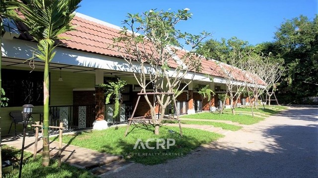 ขายธุรกิจโรงแรม อ.เมือง จ.ลำปาง ขนาดที่ดิน 3-0-26 ไร่ ห้องพัก 31 ห้อง เฟอร์นิเจอร์และเครื่องใช้ไฟฟ้าครบ เหมาะสำหรับซื้อเพื่อดำเนินกิจการต่อไป ห่างจากสนามบินลำปาง เพียง 5 นาที เดินทางสะดวกเพราะทรัพย์สินติดถนนสายหลัก ใกล้เซ็นทรัล, สนามบิน, โรงพยาบาล และโรงเรียนขาย 22,000,000 บาท (รหัสทรัพย์ 00155707)Contact Us+66 (0)88 268 2000info@acuterealtyconsultant.comLine Official : http://lin.ee/N9TaR0qAdd friend : acuterealtychiangmaihttps://www.acr-partner.com