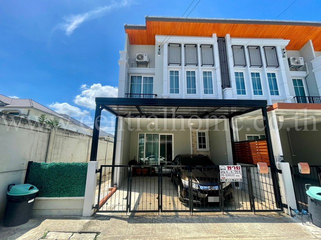 รหัสทรัพย์  5600ทาวน์โฮม  โกลเด้น ทาวน์ วิภาวดี-รังสิต หลังริมที่ตั้ง : ถนนพหลโยธิน ตำบล คลองหนึ่ง อำเภอ คลองหลวง จังหวัด ปทุมธานี 12120รายละเอียดทรัพย์ - ทาวน์โฮม 2 ชั้น, ขนาดพื้นที่ 26.6 ตารางวา, พื้นที่ใช้สอย 117 ตารางเมตร- หน้ากว้าง 5.4 เมตร- ขนาด 4 ห้องนอน 3 ห้องน้ำ 2 ที่จอดรถ- นวัตกรรมครัวไทย + ฟังก์ชันพิเศษ ห้องพระ- บ้านสวย พร้อมอยู่ พร้อมแอร์ 3 เครื่อง- พัฒนาโ