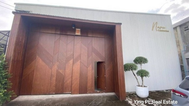 WR1027 ให้เช่าโกดังและออฟฟิศ ซอย ลาดกระบัง 14 จอดรถได้หลายคัน ถนนกว้าง 8 เมตร ติดต่อ : คุณหญิงโทร : 064-345-9870Line : 0643459870 /คลิกที่นี่  https://line.me/ti/p/Xogs_U3_3SWR1027 ให้เช่าโกดังและออฟฟิศ ซอย ลาดกระบัง 14 จอดรถได้หลายคัน ถนนกว้าง 8 เมตรขนาด 164 ตารางวา พื้นที่ใช้สอยรวม 500 ตรม. -ออฟฟิศ พื้นที่ 85 ตรม.มีเครื่องปรับอากาศ 2 เครื่อง-ภายในออฟฟิศกั้นห้องไว้ 3 ห้อง-พร้อมห้องครัว 1 ห้อง-ห้องน้ำ โซนออฟฟิศ 2 ห้อง-ห้องน้