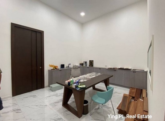 ให้เช่าโกดังและออฟฟิศ ซอย ลาดกระบัง 14 จอดรถได้หลายคัน ถนนกว้าง 8 เมตร