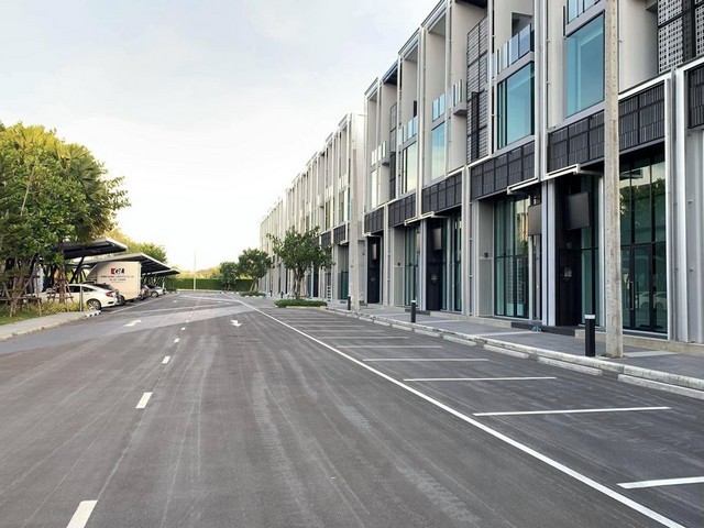 HS707ขายโฮมออฟฟิศ 4ชั้น โครงการ Cascade BangNa สภาพดีเหมาะทำออฟฟิศ ทำเลติดริมถนนบางนา-ตราดรหัสประกาศ HS707ราคา 16,000,000 บาทติดต่อ : คุณพร 0938091444 (เบอร์นี้แอดไลน์ได้คะ),โทร 0939833259ID Line : henghengpaulaหรือAdd Line : https://line.me/ti/p/OJD66Ug_1Oขายโฮมออฟฟิศ 4ชั้น โครงการ Cascade BangNa สภาพดีเหมาะทำออฟฟิศ ทำเลติดริมถนนบางนา-ตราดพื้นที่ ใช้สอย 250ตร.ม.-มีห้องน้ำทุกชั้น-ชั้น1 รีเซฟชั่น-ชั้น2 ห้องประชุม-ชั้น3 ออฟฟิศ-ชั้น4 ห้องCEOส่วนกลางโครง