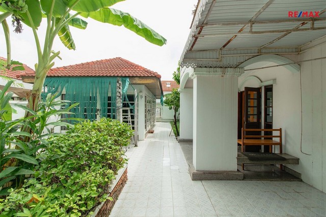 บ้านเดี่ยว รัตนาธิเบศร์ ท่าอิฐ 154 ตร.วา   ใกล้ MRT ไทรม้า บางรักน้อยท่าอิฐ หลังใหญ่ พร้อมเรือนรับรอง