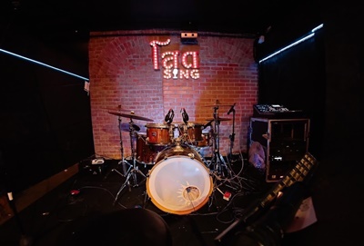 สนใจติดต่อคุณกบ 088-263-9999เซ้ง‼️ #ร้านเหล้าแบรนด์ดัง  #ซอยวิภาวดีรังสิตซอย2  ใกล้ ม.หอการค้า- จัดคอนเสิร์ตวงดนตรีสดได้เลย มีลูกค้าทุกวัน- เซ้งเพียง 650,000 บ ลงทุนไป 1.2 ล้าน- พื้นที่ใช้สอย 400 ตรม. (4 ชั้น)- ตกแต่งสวย โดนใจวัยรุ่นสายเที่ยวกลางคืน สิ่งที่ผู้ซื้อจะได้รับ- อุปกรณ์เครื่องครัว+โต๊ะเก้าอี้เฟอร์นิเจอร์ทั้งร้าน- อุปกรณ์เครื่องเสียง ลงเครื่องเสียงครบชุด #จัดคอ