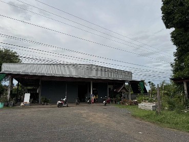 M7971ขายที่ดินเปล่าราคาถูกติดถนนโชคชัย-เดชอุดม มีเนื้อที่1ไร่184ตารางวา ที่ดินสวยอยู่ใกล้ความเจริญเหมาะสำหรับสร้างบ้านพักหรือรีสอร์ทอยู่ตรงข้ามโรงเรียนบ้านไทร*สถานที่ใกล้เคียง-องค์การบริหารส่วนตำบลบ้านไทร-ร่มไทรรีสอร์ท-โรงเรียนบ้านไทร-ก๊วยเตี๋ยวเรืออยุธยา*ที่ตั้ง.ถนนโชคชัย-เดชอุดม ตำบลบ้านไทร อำเภอปราสาท จังหวัดสุรินทร์ราคา.2,000,000บาท*สอบถามรายละเอียดเ