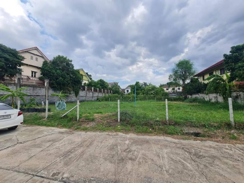 ขายที่ดินแปลงสวย ถมแล้ว โซนรามคำแหง 118 -46ตลาดสัมมากร กทม.พื้นที่ 104 ตารางวา1. ขายที่ดิน แปลงสี่เหลี่ยมผืนผ้า กว้าง 15 เมตร ลึก 28 เมตร เข้าซอย รามคำแหง 118-46 (ซอย ตรงข้าม สนามกีฬา)2. ที่ดิน เเป็นชุมชนหนาแน่นปานกลางต่อเนื่องจากในเมือง เหมาะสร้าง# Home office#บ้านเดี่ยว#โกดังเล็กๆ ได้3. ทำเล เป็นชุมชน มีบ้านพักอาศัยและร้านอาหารอยู่เยอะ ใกล้ เส้นรามคำแหง และมอเตอร์เวย์ทำเลใกล้3.1 ส