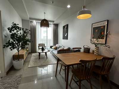 คอนโดศุภาลัย เวลลิงตัน ตกแต่งใหม่ ใกล้ MRT ศูนย์วัฒนธรรมขนาดห้อง 47 ตร.ม. 1 ห้องนอน 1 ห้องน้ำ ตึก1 ชั้น828 ถนนเทียมร่วมมิตร แขวงห้วยขวาง เขตห้วยขวาง กรุงเทพมหานคร 10310ให้เช่าเดือนละ 17,500 บาท /เดือน ร่วมส่วนกลางสัญญาขั้นต่ำ 1 ปี แรกเข้าประกัน 2 เดือน + ล่วงหน้า 1 เดือน เฟอร์นิเจอร์:• ตู้เย็น• โต๊ะอาหาร• โต๊ะวางทีวี• ตู้เสื้อผ้า• เตียงขนาด King Size• โต๊ะเครื่องแป้ง/ โต๊ะทำงานติดทาง