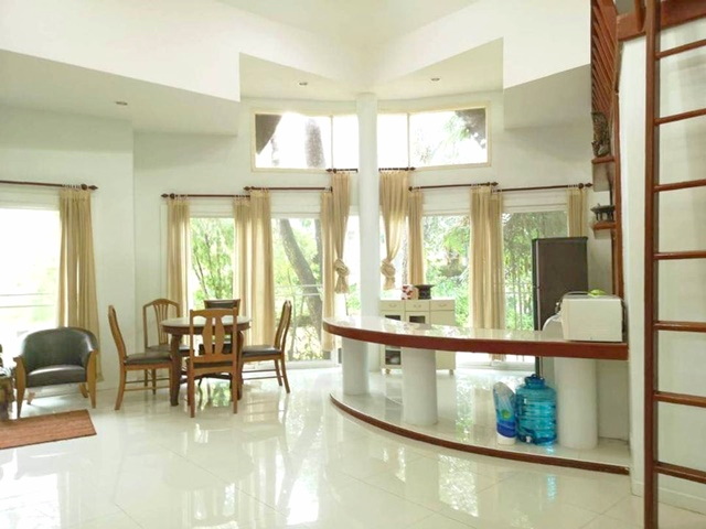 ให้เช่า ในสนามกอล์ฟ 405 ตรว. พีระเซอร์กิต.7 กม. คฤหาสน์ พัทยา 6นอน 4น้ำ ริมทะเลสาป 405ตรม.บนเนินดินสูง4เมตร 6-8แอร์ 7-11