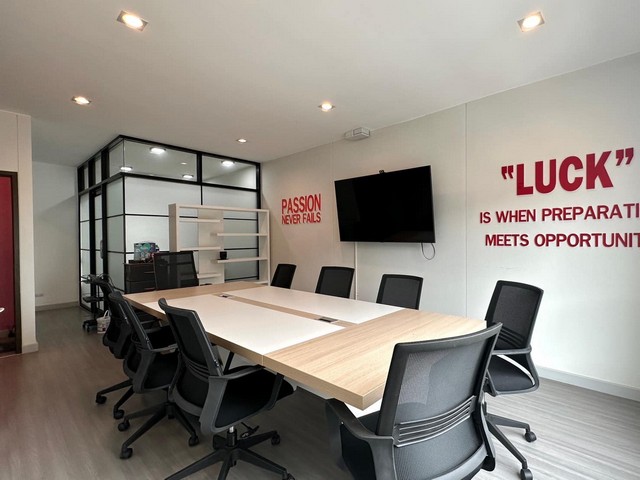 ให้เช่าทาวน์โฮม หลังมุม 3 ชั้น 4 ห้องนอน  สัมมากร วงแหวน รามอินทรา ติดทางด่วน ใกล้รถไฟฟ้าสายสีชมพู, แฟชั่นไอซ์แลนด์, เซ็นทรัลรามอินทรา