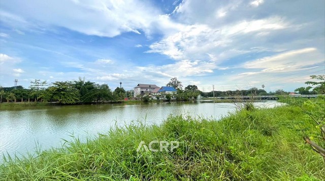 ขายที่ดินแปลงสวย ต.ไชยสถาน อ.สารภี จ.เชียงใหม่ ขนาดที่ดิน 150 ตร.ว. หน้ากว้างประมาณ 17 ม. ลึก 35 และ 36 ม. แปลงสวย ได้วิวบึงสาธารณะขนาดใหญ่ เหมาะสำหรับทำบ้านพักอาศัย โฮมออฟฟิศ หรือทำธุรกิจอื่นๆ เดินทางสะดวก เข้า-ออกเมืองง่าย ใกล้เทศบาลตำบลไชยสถานเพียง 350 ม. ถนนซุปเปอร์ไฮเวย์ 1  กิโลเมตร และร้านไทวัสดุ 2.1 กิโลเมตร ขาย 5,500,000 บาท(รหัสทรัพย์ L-660720-0019)Contact Us+66 (0)88 268 2000info@acuterealtyconsultant.comLine Official : http://lin.ee/