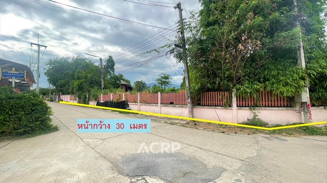 ขายที่ดินเปล่า ต.หนองควาย อ.หางดง จ.เชียงใหม่ ขนาดที่ดิน 162 ตร.ว. หน้ากว้างประมาณ 30 เมตร ลึก 18 เมตร  ทำเลดี อยู่ในแหล่งชุมชน ใกล้เมือง ติดถนนสองด้าน เดินทางสะดวก เข้า-ออกได้หลายเส้นทาง ห่างจากวัดต้นเกว๋นเพียง 1.1 กิโลเมตร กาดฝรั่งประมาณ 3 กิโลเมตร และสนามบินเชียงใหม่ 10 กิโลเมตรขาย 4,300,000 บาท(รหัสทรัพย์ L-660609-0003)Contact Us+66 (0)88 268 2000info@acuterealtyconsultant.comLine Official : http://lin.ee/N9TaR0qAdd friend : acuterealtychiangmaihttps://www.acr-partner.com