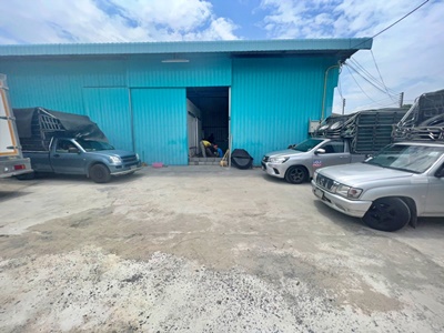 สนใจติดต่อโทร 098-749-0168Line = 098-749-0168เซ้ง‼️ ห้องเย็นเก็บสินค้า  #เขตสายไหม #เก็บสินค้าได้ถึง18ตัน  ส่งต่อเพียง 400,000 บ  ทำความเย็นได้ตั้งแต่ 0 ถึง ติดลบ 20 องศา #มีห้องว่าง1ห้องสามารถทำเป็นออฟฟิศได้ มีที่จอดรถหน้าโกดัง เซ้งพร้อมอุปกรณ์- ห้องเย็น 18 แรง ขนาด กว้าง 3.5 เมตร ยาว 12 เมตร สูง 6 เมตร- ขนาดความจุ 15-18 ตัน (15,000 - 18,000 กิโลกรัม)-ใส่พาเรทได้ 2 ชั้น- ออฟฟิศ ขนาด 3*3 เมตร-แอร์ 1 เครื่อ