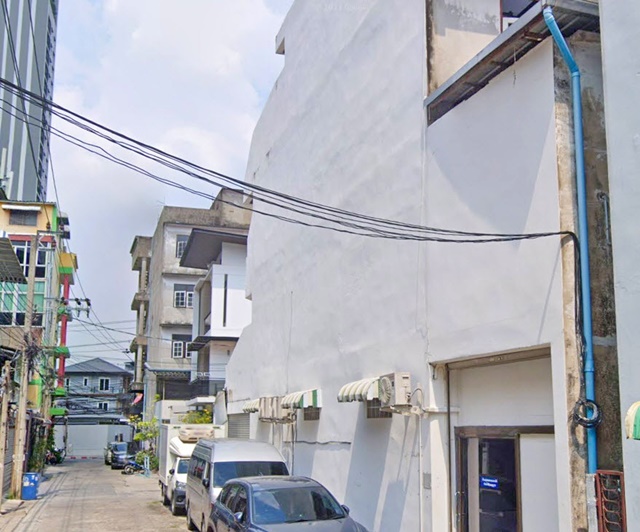 วินมอไซด์  5-6นอน MRTสุทธิสาร 360 ม. ห้วยขวาง AIR BNB  7/11 กว้าง 5ม. 3น้ำ 505ตรม. จอด4คัน