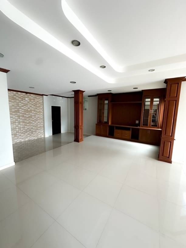 บ้านหลังใหญ่ขายเพียง 6 ล.เท่านั้น 101 ตรว. 5 นอน 4 น้ำ สันทราย ปาร์ค วิลล์ 2 เนื้อที่กว้างขวาง ทำเลดีมากๆ ซื้ออยู่เองหรือปล่อยเช่าได้