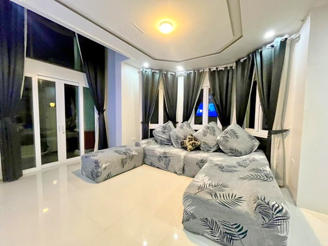 รร.นานาชาติ บริติช ภูเก็ต 1.1 กม. เฟอร์หรูครบ 2 ชั้น ให้เช่า คฤหาสน์ 2ชั้น 4นอน 3น้ำ หลังมุม   BISP Finway เซ็นทรัลเฟสติวัล 52 ตรว. 225ตรม. 74,999 B-MBritish International Sch. Phuket 1.1 km. fully fur 2-story for rent 2-story mansion 4bed 3bath corner unit BISP Finway Central Festival 52sq.wa 225sqm.74,999 B-Mเกาะแก้ว อำเภอเมืองภูเก็ต ภูเก็ต 83000 ประเทศไทย4 ห้องนอน3 ห้องน้ำ (ห้องน้ำในตัวในห้องนอนใหญ่)ห้องนั่งเล่นครัวบิลท์อินสระว่ายน้ำส่วนกลาง (มีสระเด็ก) และฟิตเนสโซนซักล้างและตากผ้าที่จ�