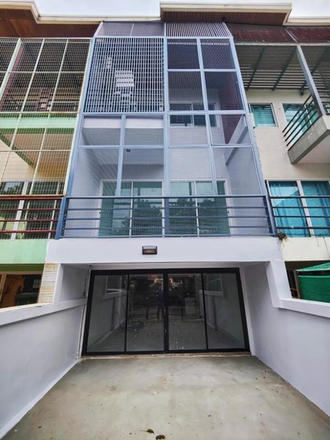 ติดลำตะคอง ทาวเฮาท์ใหม่ 3 ชั้น ตลาดไนท์ พลาซ่า ปากช่อง 190ม 2-3 นอน 2น้ำ บิ๊กซี ปากช่อง เขาใหญ่ รร. รุ่งอรุณวิทยา ปากช่อง 1แอร์ 8,999 B-MLamTakong Pakchong Night Market 190m NEW Townhouse 3Storeys 2-3Beds 2Bath BigC PakChong KhaoYai LamTakong RungArun Witthaya Sch. 1A/C 8,999 B-Mเทศบาลสะพานดำ อำเภอปากช่อง นครราชสีมา 30130-2-3 ห้องนอน 2 ห้องน้ำ 1 ห้องครัว-2 ห้องโถงชั้น 1 และชั้น 2-ปูกระเบื้อง 3 ชั้น-ปั้มน้ำ ถังเก็บน้ำ, พัดลมดูดอากาศในห้องครัว-แอร์ 1 ตัว, เครื่องทำน้ำอุ่น-ผ้าม่า�