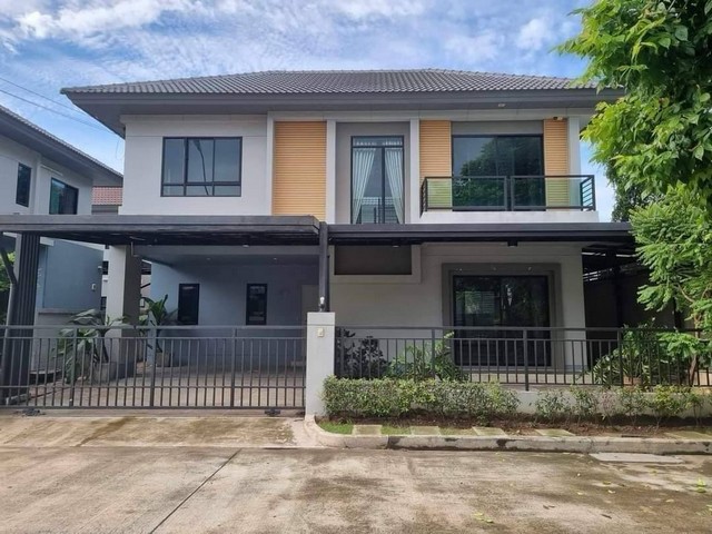 โครงการคุณภาพโดย SC ASSET ใกล้รถไฟฟ้า  ใกล้ทางด่วน รามอินทรา-อาจณรงค์  ใกล้ CDC   ????พิกัด : รามอินทรา 65 แยก 2  https://g.co/kgs/HZCsV3  รายละเอียดบ้าน   ขนาด  52.5 ตรว.  พื้นที่ใช้สอยย  191 ตรม. ฟังก์ชั่น   4 ห้องนอน   3 ห้องน้ำ  2 ที่จอดรถ  สิ่งอำนวยความสะดวก - Clubhouse - ฟิตเนส - สระว่ายน้ำ - Double Security - Double Gate ระบบประตู 2เข้า-ออกด้วยระบบ Access Card Control - กล้องวงจรปิด (CCTV) - รปภ.  สถานที่ใกล้เคียง - ใกล้ทางด่วนประดิษฐ์มนูธรรม - MRT รามอิน�