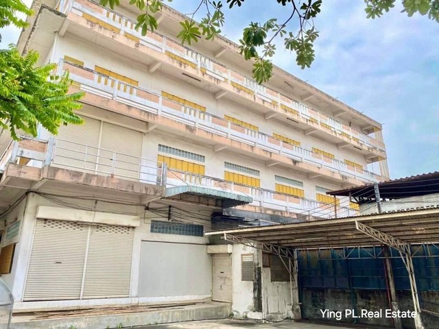 WR1034 ให้เช่าอาคาร/โรงงาน ถนนสุขสวัสดิ์ พระราม 2 พร้อมใบ รง.4 พื้นที่เยอะ ติดต่อ  คุณหญิงโทร  064-345-9870Line  0643459870 คลิกที่นี่  httpsline.metipXogs_U3_3SPL. Real Estate BrokerWR1034 ให้เช่าอาคาร/โรงงาน ถนนสุขสวัสดิ์ พระราม 2 พร้อมใบ รง.4 พื้นที่เยอะ พื้นที่รวม 1,900 ตารางเมตร. เป็นอาคารสูง 4 ชั้น ตัวอาคารขนาด 1,500 ตารางเมตรพร้อมออฟฟิศบริเวณชั้น1 แต่สามารถต่อเติมเพิ่มได้มีชั้นดาดฟ้า ลิฟท์ขนสินค้า ชั้น 1 มีระบบ Evap ปรับอาก