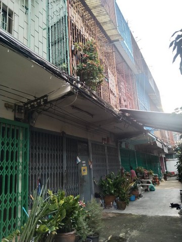 ขายด่วนอาคารพาณิชย์  4 ชั้น 14 ตร.วา แยกบ้านแขก ถ.ประชาธิปก   ใกล้หอพักรัตนะ  ธนบุรี  กทม.  ZT436