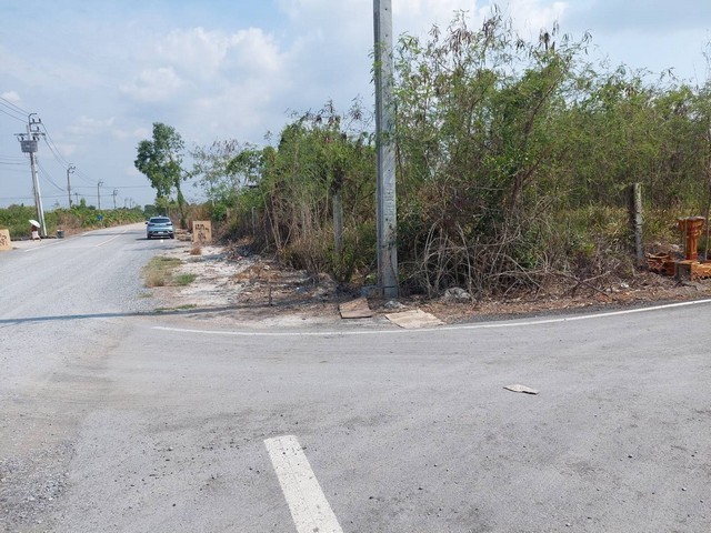 ที่ดินสวย ติดถนน2 ด้าน 600 ตร.วา ซ.ไพฑูรย์ 2. หมู่บ้านเคหะการเกษตร  ไทรน้อย  นนทบุรี   ZT458