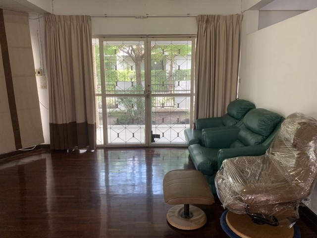 ให้เช่าบ้านเดี่ยว 2 ชั้น 100 ตรว. 3 ห้องนอน หมู่บ้านสัมมากร รามคำแหง110 หน้าหมู่บ้านมีแมคโคร ตลาดสด รถไฟฟ้าสถานีสัมมากร