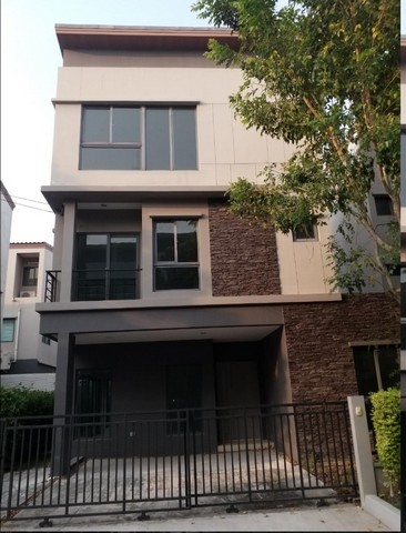   Code ID : PSC00934  ราคา  7,650,000  บาท ▸ เนื้อที่ 38.50 ตร.ว.  พื้นที่ใช้สอย 218.00 ตร.ม.  * 4 ห้องนอน 4 ห้องน้ำ   * 3 ที่จอดรถ   บ้านหันไปทางทิศตะวันตกเฉียงใต้  พิกัดทรัพย์ : https://maps.app.goo.gl/A9XBKdQ596LYEPrJ8  สถานที่ใกล้เคียง ▸ใกล้  ท่าอากาศยานสุวรรณภูมิ ▸ใกล้  โรงพยาบาลสิรินธร ▸ใกล้  ตลาดนัดสุวรรณภูมิ  ▸ใกล้  เมกาบางนา  สอบถามเพิ่มเติม / นัดชม โทร. 097-419-5982(พลอย) โทร. 096-932-4624(ออมสิน) Line : @panaya (มี@ด้านหน้า)  ปรึกษาสินเชื่อฟรี One Stop Service ด�