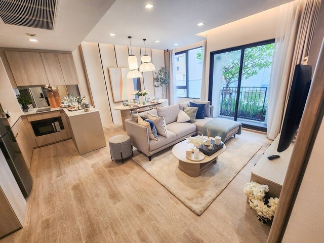 Sub1171ขายดาวน์คอนโด Reference สาทร-วงเวียนใหญ่  ส่วนลด ณ วันโอน 400,000 บาทเรฟเฟอเรนซ์ สาทร-วงเวียนใหญ่* ติดต่อโทร/ไลน์ คุณวัฑ 0816847922 คุณพลอย 0891509590*ห้อง 2 Beeroom(Combine) ชั้น 23 ขนาด 63.12 ตร.ม. ตึก B  2 ห้องนอน 2 ห้องน้ำ ห้องใหญ่วิวสวย ได้ที่จอดรถสองคัน ห้องตกแต่งครบ มีเฟอร์ให้ Full Furnished แอร์ฝัง*ราคาหน้าสัญญา 9,700,000 บาท ชำระโครงการแล้ว 352,200 บาท ส่วนลด ณ วันโอน 400,000 บาทเหลือผ่อนดาวน์อีก 3 งวด*สิ่งอำนวยความสะดวกใน