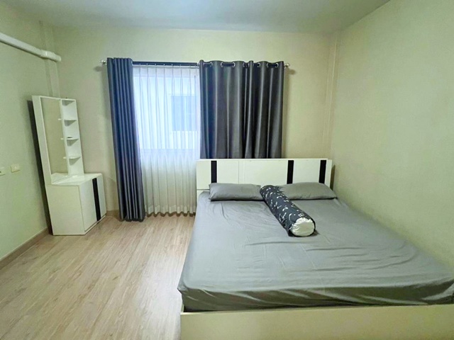 ม.บางแสน 2นอน 3น้ำ ม.บูรพา บางแสน ให้เช่าทาวน์เฮ้าส์ ชลบุรี ติดถนนข้าวหลาม 16ตร.วา 110ตร.ม. มอเตอร์เวย์  เลี่ยงหนองมน  ตกแต่งครบพร้อมอยู่