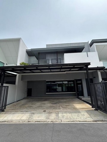 HS356 ขายทาวน์โฮม 2 ชั้น โครงการ VIVE บางนา กม. 7 ขนาด 40 ตรว.ใกล้ เมกา บางนาสนใจติดต่อ : คุณสราวุฒิ Tel. 0994108945 Line : ballwuth ราคาขาย 14.9 ล้านบาทซอยราชวินิจบางแก้ว ขนาดที่ดิน 40 ตรว.พื้นที่ใช้สอย 225 ตรม.3 ห้องนอน, 4 ห้องน้ำ, 1 ห้องแม่บ้าน, ที่จอดรถ 3 คัน บ้านเปล่า ยังไม่ได้ทำการตกแต่งติดห้างสรรพสินค้า : เมกา บางนาติดสถานศึกษา : โรงเรียนนานาชาติคอนคอร์เดียนที่ตั้ง : บางนา กม. 7 ตำบล บางแก้ว อำเภอบาง