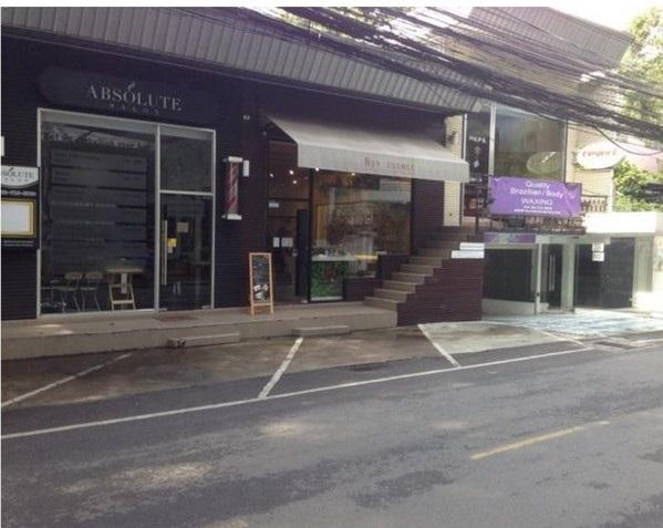 ให้เช่าพื้นที่ร้าน 27 ตารางเมตร ซอยทองหล่อ 13 เยื้อง After You (J-Avenue) เป็นห้องเปล่า สามารถตกแต่งตามธุรกิจได้เลยราคาเช่า 50,000 บาท / เดือน ( สัญญาขั้นต่ำ 3 ปี ประกัน 4 เดือน )ที่ตั้ง ถนนสุขุมวิท 55 ซอยทองหล่อ 13 แขวงคลองตันเหนือ เขตวัฒนา กรุงเทพมหานครติดต่อ : คุณภัสพงณ์ 063-409-8164Line : deedaa23พื้นที่ใช้สอย 27 ตารางเมตร เป็นห้องเปล่า สามารถตกแต่งตามธุรกิจได้เลยสถานที่ใกล้เคียง- ติดถนนใหญ่ - ใกล้ 