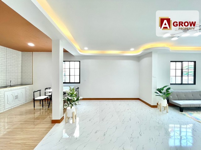 ม.นันทวัน10 ซ.เลียบวารี37  บ้านรีโนเวทใหม่พร้อมเข้าอยู่ แถมเฟอร์นิเจอร์พร้อมอยู่