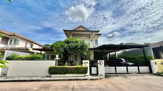 TEL :088-559 5199 คุณเอLine: https://line.me/ti/p/C0eGe0whLXขายบ้านเดี่ยว โครงการคันทรีโฮมเลค แอน พาร์ค พิกัด หนองยายบู่ ศรีราชาบ้านสภาพดี สวยน่าอยู่ ถนนในหมู่บ้านกว้างขวาง บรรยากาศร่มรื่น เดินทางสะดวกสบายราคาขาย 5,290,000 บาทค่าธรรมเนียมโอน คนละครึ่งเนื้อที่ขนาด 72 ตารางวา4 ห้องนอน 3 ห้องน้ำ2 ห้องครัว1 ห้องนั่งเล่น2 ที่จอดรถรายการของแถม- แอร์ 7 เครื่อง / เครื่องทำน้ำอุ่น 3 เครื่อง / เครื่องดูดควัน / ตู