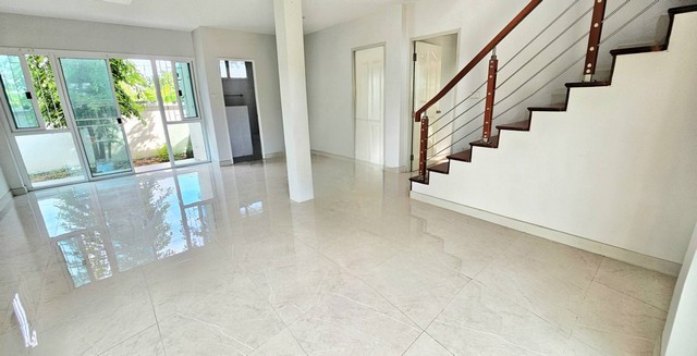 ขายบ้านเดี่ยว 2 ชั้น  58.3 ตร.ว. 5  นอน  3  น้ำ  ซ.ทวีวัฒนา 14  พื้นที่ใช้สอย 160 ตร.ม.