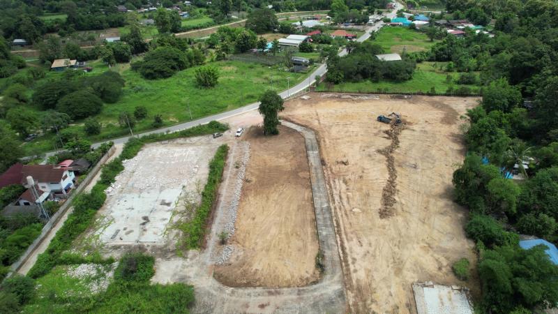 ขายที่ดินใกล้มหาวิทยาลัยแม่โจ้ สันทราย เชียงใหม่ขนาดที่ดิน: 65-100 ตารางวาที่ดินแบ่งขาย เนื้อที่ตั้งแต่ 68 ตารางวาขึ้นไป ????️ ตั้งอยู่ข้างๆมหาวิทยาลัยแม่โจ้ ตำบลหนองหาร อ.สันทราย เชียงใหม่  ตั้งอยู่ทำเลที่ดี เห็นวิวภูเขา อากาศดี และเดินทางสะดวกสบาย ????พื้นที่นี้เหมาะอย่างยิ่งสำหรับการสร้างบ้านอยู่อาศัย ???? หรือสำหรับนักลงทุนที่ต้องการสร้างบ้านขาย✨ จุดเด่น:> 