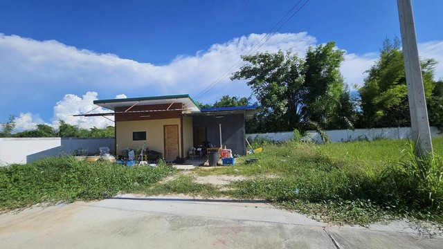 #ขายที่ดินแบ่งล๊อคพร้อมยื่นกู้ชลบุรี#ด่วนขายที่ดินพร้อมสิ่งปลูกสร้าง ♨️บนเนื้อที่ 50 ตารางวา????หนองกะขะพานทองชลบุรี.  ???? เพียง 990,000 บาท ???? อยู่ในแหล่งชุมชนเข้าออกได้หลายเส้นทาง เดินทางสะดวก ????ใกล้นิคมอมตะ พานทองชลบุรี✴️(เพื่อความสะดวกในการเข้าชมนัดล่วงหน้า​1​ วัน)สนใจติดต่อ/นัดชม☎️081-4590982​ ลฎา☎️098-9955449AddLine​: ladapa23ดูทรัพย์​เพิ่มกด????https://www.facebook.com/profile.php?id=100063539531124#ขายที่ดินชลบุรี