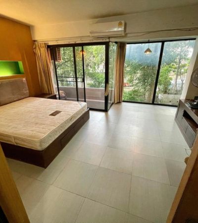 ขาย 1.69 ล้านบาท.* ชมดอยคอนโด (ตึกกลม) ห้องใหญ่มาก 47 ตรม. เฟอร์นิเจอร์ครบพร้อมอยู่ .1 ห้องนอนพ1 โซนทำงาน 1 ห้องน้ำขนาด 47 ตร.ม. ค่าโอนคนละครึ่ง .สิ่งอำนวยความสะดวก:สระว่ายน้ำฟิตเนสที่จอดรถแม่บ้านส่วนกลางรปภ.รักษาความปบอดภัยกล้อง CCTV ทั้งตึก.สถานที่ใกล้เคียง:6 กม.สนามบินเชียงใหม่2 กม.นิมมาน1.7 กม.มหาวิทยาลัยเชียงใหม่1.8 กม.มหาวิทยาลัยราชมงคลล้านนา2 กม.ตลาดต้นพยอม2 กม.ห้างเมญ่