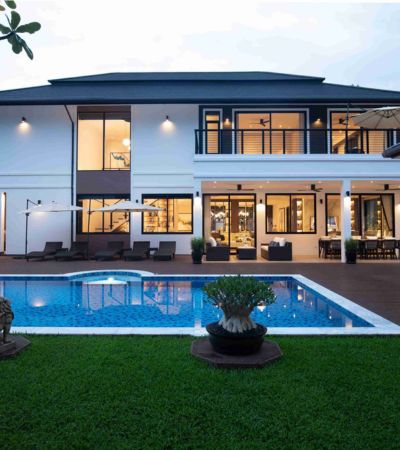 ติดต่อ หลิน 088 598 6998 Line ID: positive.agราคา 88.87 ล้านบาท*พูลวิลล่า @ ช้างเคี่ยน เดอะ คราวน์ วิลล่าThe Crown Villa In Chang Khianบ้านสไตล์โมเดิร์นสร้างใหม่ หรูหรา ติดดอยสุเทพ ย่านที่เงียบสงบ ใกล้ ม.เชียงใหม่ 5 นาที.ที่ตั้ง: ช้างเคี่ยน, เชียงใหม่ ห้องนอน: 5 ห้อง ห้องน้ำ: 7 ห้อง พื้นที่ใช้สอย: 868 ตารางเมตร ขนาดที่ดิน: 487.6 ตารางวา สระว่ายน้ำ: สระว่ายน้ำส่วนตัว ระบบน้ำเกลือ.จุดเด่น- ย่านที่เงียบสงบ - พื้นที่จัด