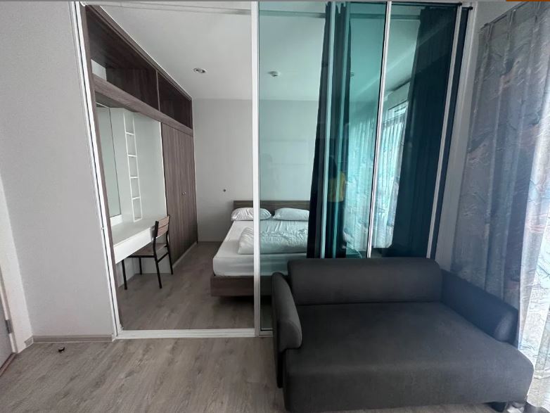 ขายคอนโด เซล พลัส ตลาดพลู สเตชั่น  ใกล้  200 เมตร BTS ตลาดพลูพื้นที่  24.82  ตารางเมตร ชั้น  5  ตึก B เพดานสูง 2.67 เมตร  1 ห้องนอน, 1 ห้องนั่งเล่น, 1 ห้องครัว, 1 ห้องน้ำ, ระเบียงห้องอยู่ทางทิศเหนือ ด้านหลังโครงการ ไม่ติดหน้าถนน ไม่มีเสียงรบกวนของรถยนต์เฟอร์นิเจอร์ : ประตูล็อคดิจิตอล, แอร์, ตู้เย็น, ไมโครเวฟ, เครื่องซักผ้า, เครื่องทำน้ำอุ่น, โต๊ะกินข้าว + เก้าอี้ 3 ตัว, โต๊ะทำงาน, ผ้าม่าน 