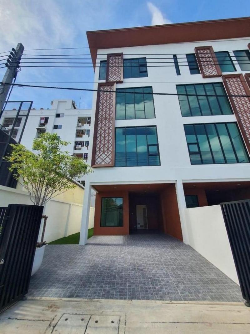 ปล่อยเช่าโฮมออฟฟิศใหม่ 3.5ชั้น โครงการThe Flourish เอกมัย รามอินทรา ซอยนาคนิวาส37