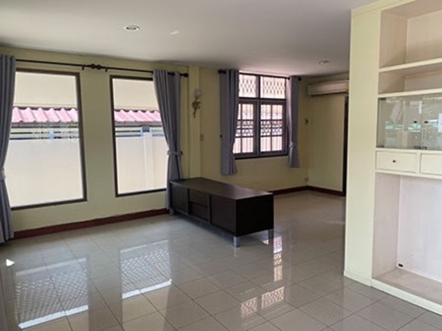 ให้เช่า สวนสยาม  2นอน 1น้ำ อมอรินี่ รถไฟฟ้าสายสีชมพู นพรัตน์ บ้านเดี่ยว 1ห้องครัว  แฟชั่น 8นาที 102 ตรว. 122ตรม.