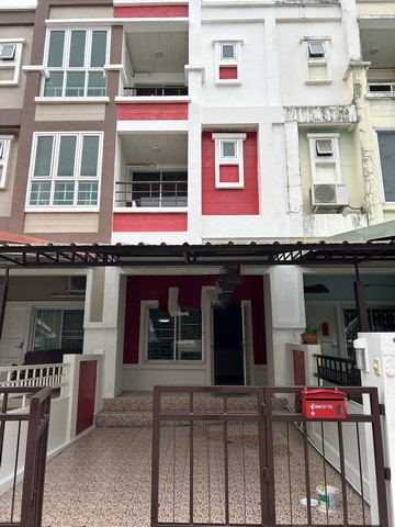 HR 306ให้เช่าทาวน์โฮม ลาดพร้าว   ใก้ลเดอะมอลล์บางกะปินวมินทร์    โพธิ์แก้ว    เลียบทางด่วนสนใจติดต่อ  คุณเจี๊ยบ  Tel. 093  678 5948   Tel. 094  448  5038  id  : jeab_chickขนาดพื้นที่  20  ตรว.พื้นที่ใช้สอย  190  ตรม.ราคา 20,000 บาท/เดือน*****ทำสัญญา ก่อน 31  พค 2567   ราคาพิเศษ  18,000  บาท/เดือนสัญญาเช่า 1 ปี ประกัน 2 เดือน + ค่าเช่าล่วงหน้า 1 เดือน3  ห้องนอน 5  ห้องน้ำ 2  ห้องนั่นเล่น 1  ห้องครัว 1  ห้องดาดฟ้า2  แอร์ จอดรถได้ 2 คัน ในบ้าน 1 และน