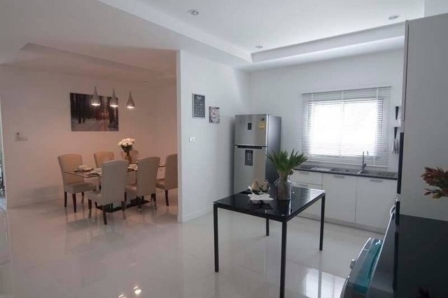 ให้เช่าพูลวิลล่า 2 ชั้น โมเดิร์นสไตล์ตกแต่งสวย สันผักหวาน หางดง