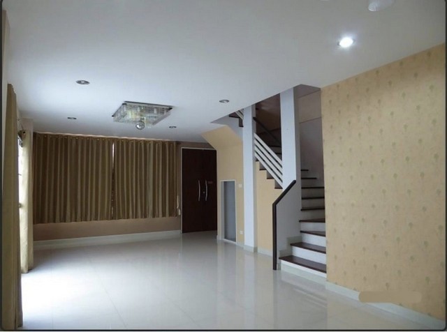 ให้เช่า โฮมออฟฟิศ   ลาดพร้าว 101  ***จดทะเบียนบริษัทได้  ราคา  32,000